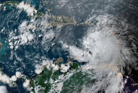 На Тајван евакуирани над 8.000 луѓе поради тропската бура Фунг-вонг