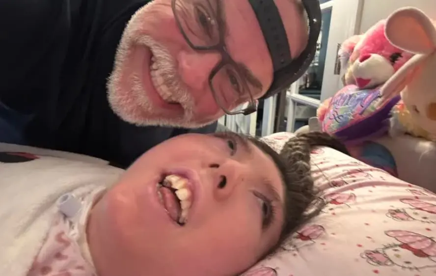 Девојката родена без мозок наполни 20 години, докторите во чудо: Таа е голем борец (ВИДЕО)