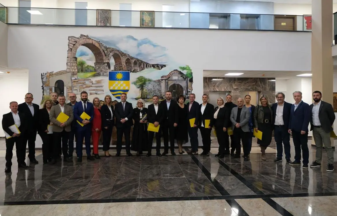 Градоначалникот Лукровски и советниците од Карпош ги добија своите уверенијата за своите мандати