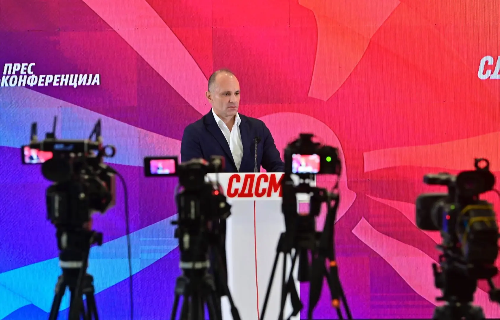 Филипче: Се случува економско цунами, странските инвестиции си заминуваат, има 30% помалку вработени