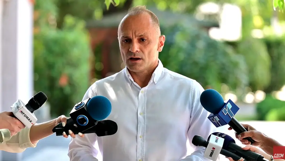 Филипче- Нити сум понудил нити ме одбил бивш доктор и градоначалник за функција. Тоа се кафеански муабети