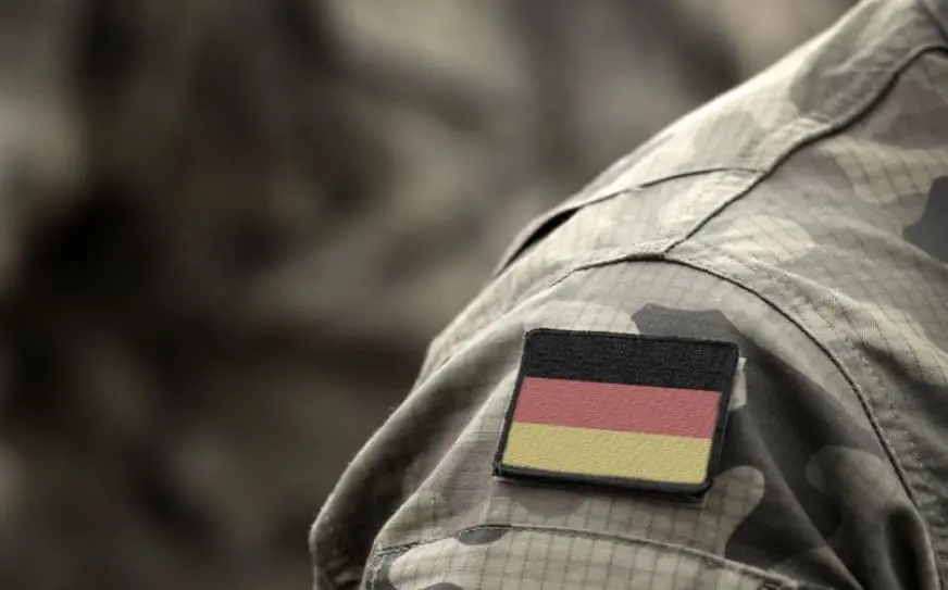 Германија воведува хибриден модел на служење на воениот рок- регрутите ќе добиваат 2.600 евра плата