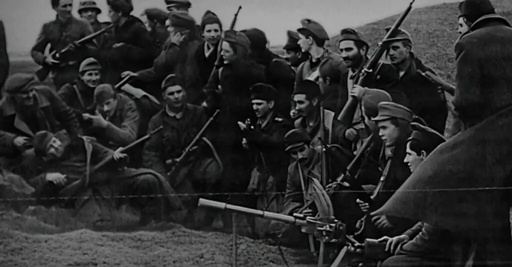 „Првите часови на ослободувањето“: ТВ21 ги „оживеа“ фотографиите со помош на вештачка интелигенција