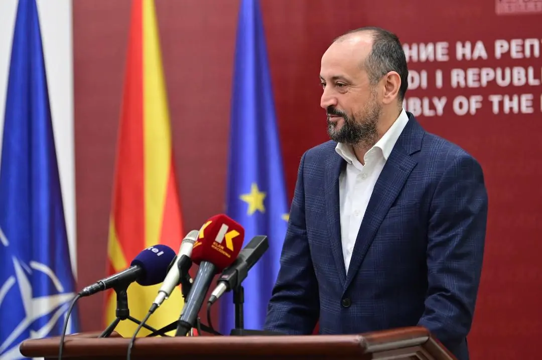 Битиќи: Владата трупа партиски вработувања