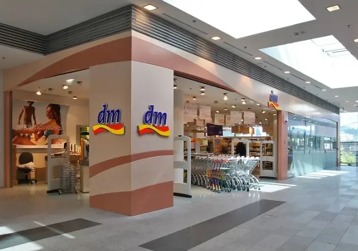 Компанијата dm drogerie markt забележа уште една успешна деловна година со стабилен раст, вложувања и иновации на домашниот пазар