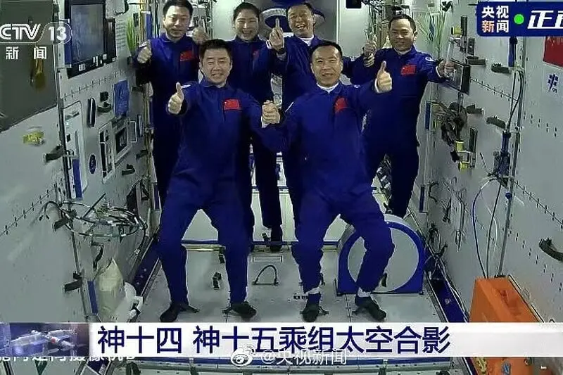 Кинеското летало „Шенжоу-20“ прогласено за небезбедно, астронаутите ќе се враќаат со „Шенжоу-21“