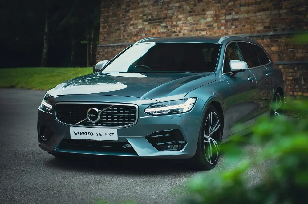 Volvo го прекинува производството на моделот V90 — последниот примерок оди во музеј