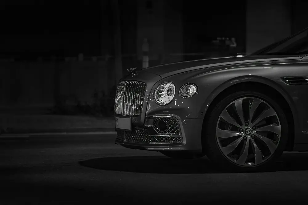 Bentley го враќа класичното купе со V8 мотор и погон на задни тркала