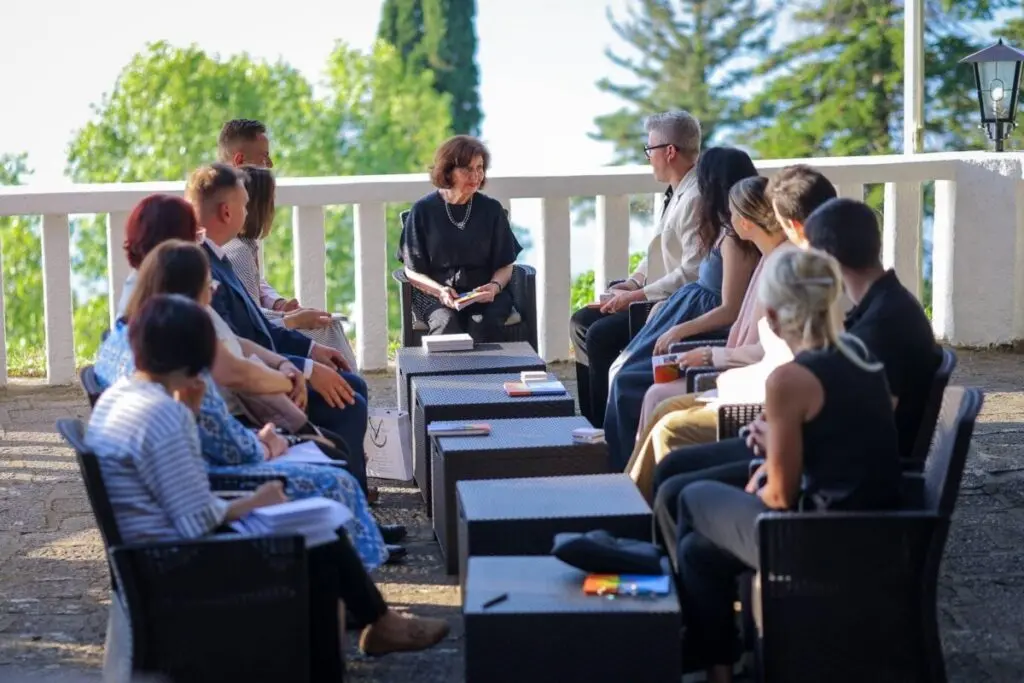 Сиљановска-Давкова ги прими уметниците кои утревечер ќе го отворат „Охридско лето“