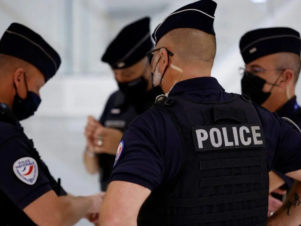 Француската полиција совлада маж со нож на железничката станица во Париз: „Се слушна барем еден истрел“