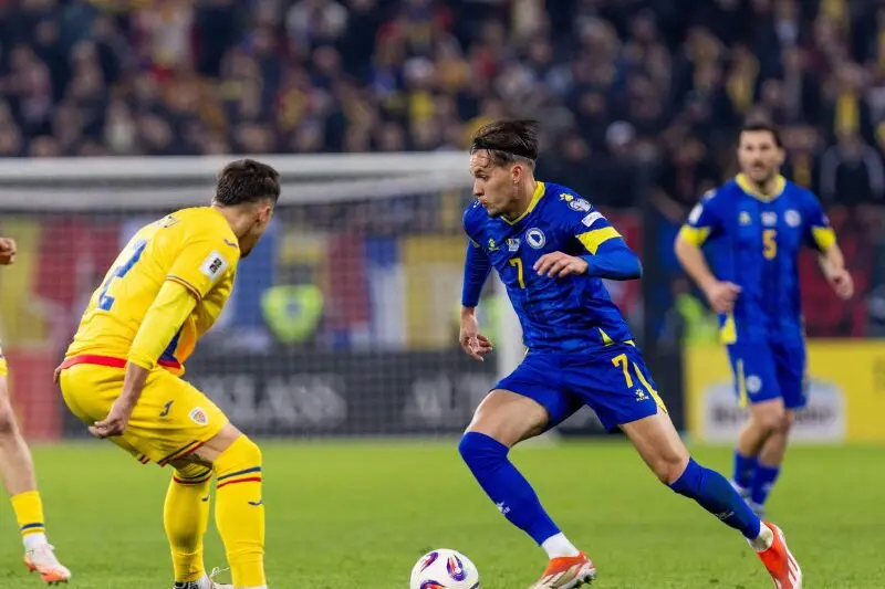 (Фото) Жестока провокација од романските хулигани пред мечот со БиХ во Зеница