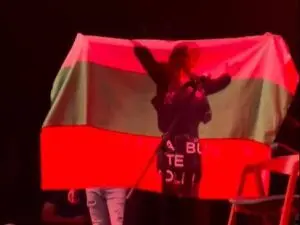 Доби концерт свирежи и мораше предвреме да го заврши настапот – Цеца подигна бугарско знаме на концерт во Велес