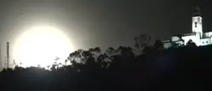 Најблиската супер месечина во годината ја осветли ноќта над градот Мексико