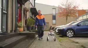 (ВИДЕО) Холандско робот куче кое разнесува поштенски пратки