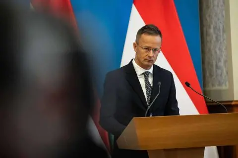 Сијарто: Само патриотската влада може да ја спаси Унгарија од војната во Украина