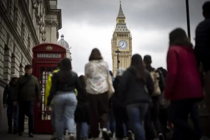 Британската министерка за внатрешни работи подготвува „радикални промени“ во системот за азил