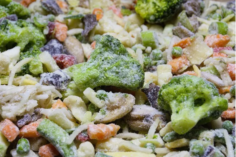 Казни и заплени за десетици оператори со небезбедна храна во близина на училиштата