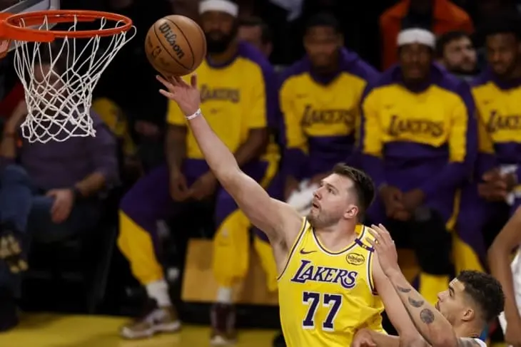 Лејкерси го победија Милвоки, Дончиќ постигна 41 поен