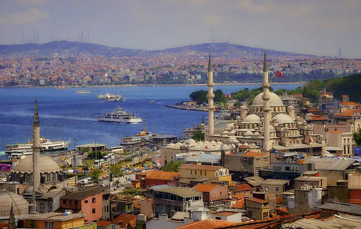 Тројца туристи починаа од труење во Истанбул