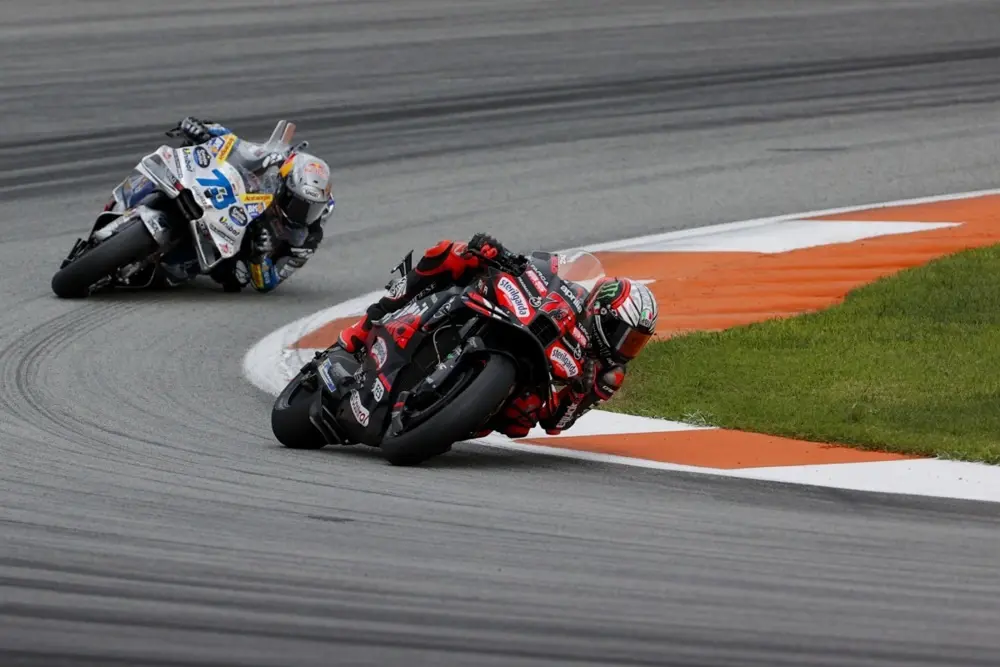 Априлија доминираше во Валенсија – Бецеки победи пред Ферандез