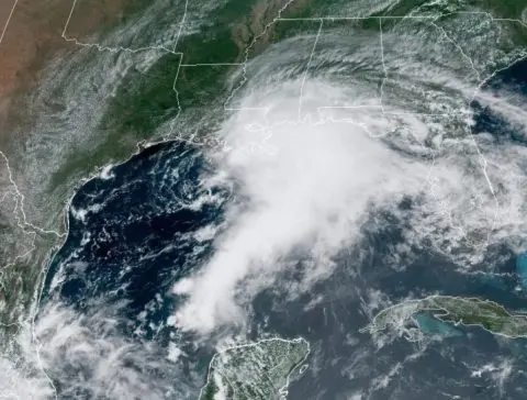 Бурата Клаудија усмрти три лица во Португалија, а предизвика поплави во Велика Британија