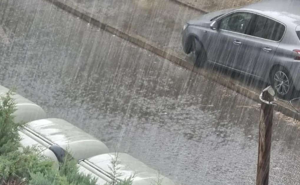 СИЛНО НЕВРЕМЕ ВО ИТАЛИЈА: Обилните дождови и ветришта прават проблеми