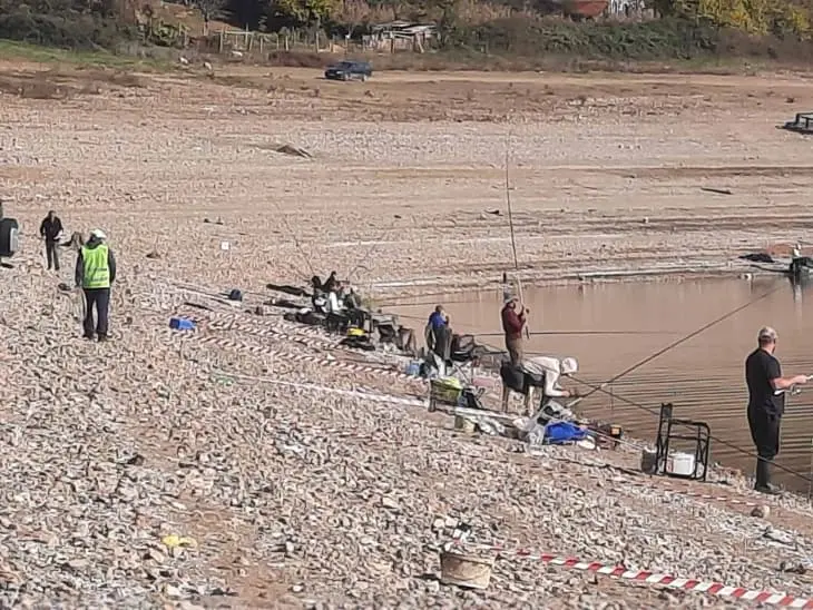 На Дебарско Езеро одржан натпревар во спортски риболов на тапа, екипно најдобри рибарите од Приштина