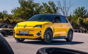 ТЕСТ: Renault 5 E-Tech Electric Iconic – Најфраерскиот електричен автомобил на пазарот!