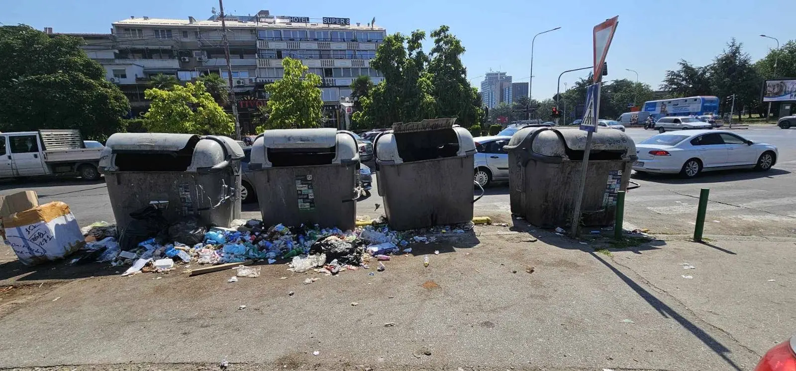 Во Скопје од денеска стапува во сила забраната за фрлање смет од 22:00 до 06:00 часот