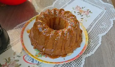 ВИДЕО: Куглоф со карамела и ореви