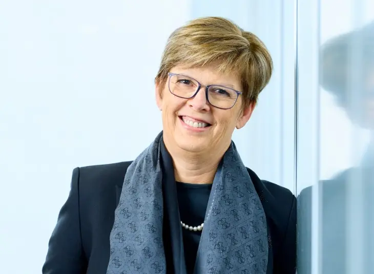 Конфискацијата на замрзнатите руски средства би била нелегална, тврди директорката на „Еуроклир“ 