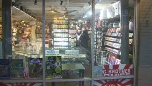 (ВИДЕО) Град во кој може да добиеш затворска казна ако продадеш стрип на малолетник или дете