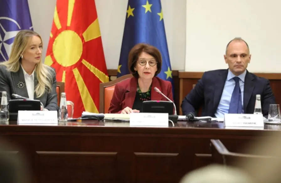 Сиљановска-Давкова: ЕУ немаше јасна стратегија за Балканот, доцнеше зад САД, а и денес преферира двојни стандарди