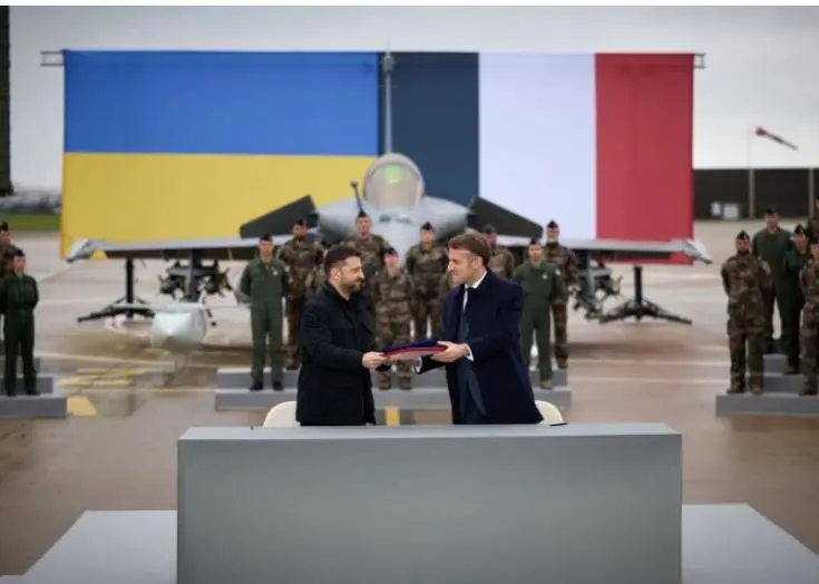 ЗЕЛЕНСКИ ВО 9-ТА ПОСЕТА НА ПАРИЗ: Макрон напиша денеска е „голем ден“, Украина од Франција ќе купи 100 борбени авиони Рафал