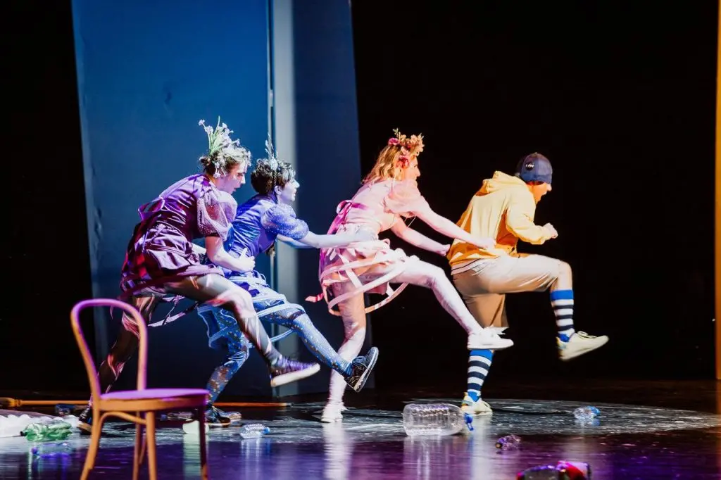 „Три“ – прва професионална претстава на знаковен јазик за деца во четврток во „Марко Цепенков“ во Прилеп