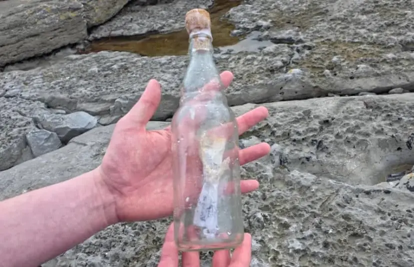 Испраќала пораки во шише поради романтика- добила неочекуван одговор: Ова ми ги отвори очите