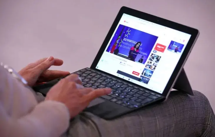 Владата ги повикува студентите да аплицираат за набавка на електронски уреди