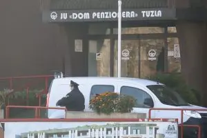 Бројот на жртви во пожарот во домот за стари лица во Тузла се искачи на 17, а починаа уште две жени