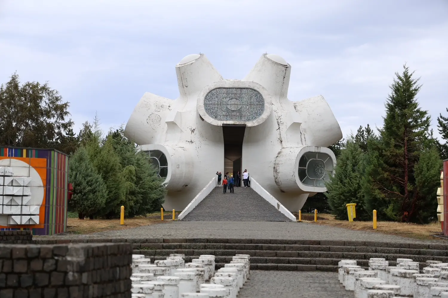 Брзата реакција на Љутков за санација на МАКЕДОНИУМ „го потсети“ крушевскиот градоначалник дека споменикот се наоѓа во Крушево