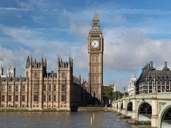 БРИТАНЦИТЕ ЌЕ ДЕПОРТИРААТ 700 АЛБАНСКИ СЕМЕЈСТВА, СОСЕ ДЕЦА Toa ќе биде болна и политички деликатна акција