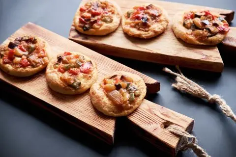 Мини пици – брзо и вкусно домашно уживање
