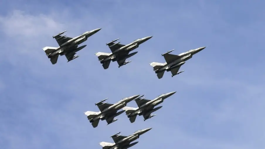 Напнато во Полска: подигнати борбените авиони поради руските напади врз западна Украина