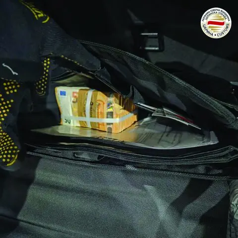 Спречен обид за нелегално изнесување голема количина на девизи