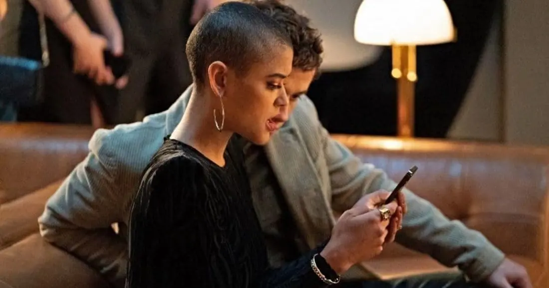 Дваесет и пет знаци кои покажуваат дека е заљубен во вас и 7 дека не е