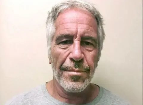 Отворени мејловите на Џефри Епштајн – кои славни личности се спомнати?