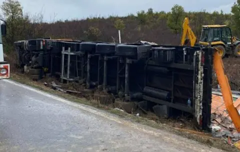 Сообраќајка на патот Валандово-Дојран: Загина жена од Кина, седуммина се повредени