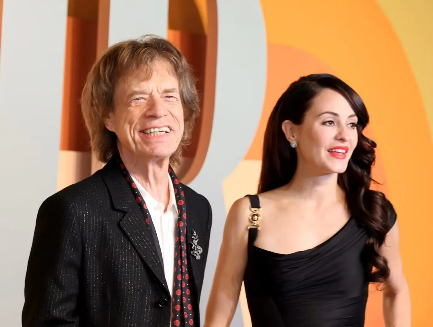 Има осум деца со пет жени, а сега е со партнерка 44 години помлада од него