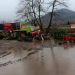 АЛАРМИРААТ ЗА ШТЕТИТЕ ОД ИЗЛЕВАЊЕТО НА РЕКАТА ВО ЛАЖЕЦ