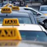 Девојка од Србија пријавила возач на такси во Скопје за допирање по телото и бакнување