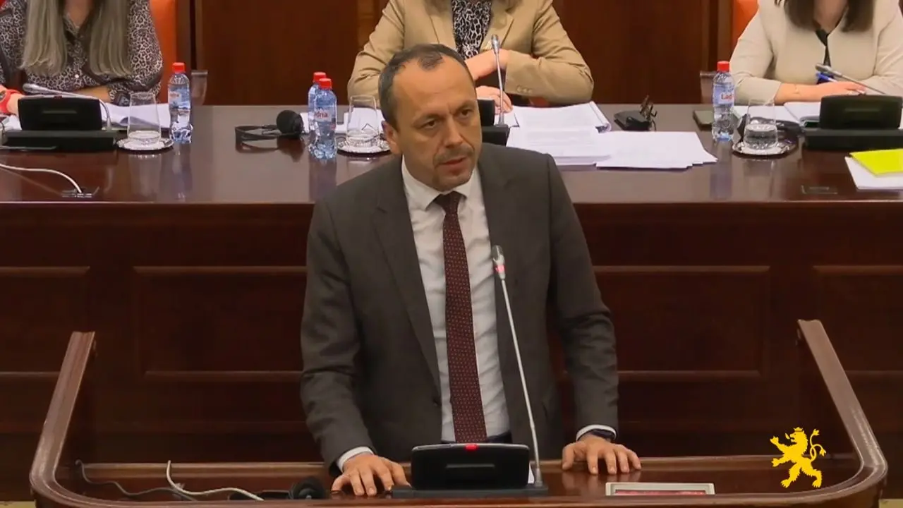 ИМА ВРСКИ МЕЃУ СДСМ И ИНИЦИЈАТИВАТА НА КАЦАРСКА ПРОТИВ ЛИНЕАРНОТО ЗГОЛЕМУВАЊЕ НА ПЕНЗИИТЕ Нека реши СДСМ, добро ли е или не ваквото покачување, повика Петрушевски